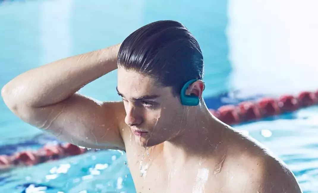 Swimming headphones